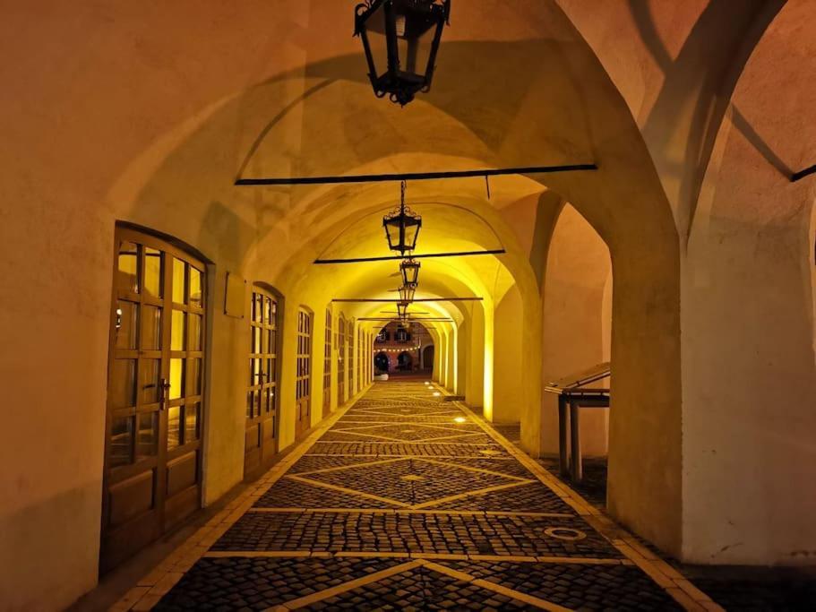 Charming Studio Ideal For Getaways Or Workations In Sibiu'S Medieval City Center Kültér fotó